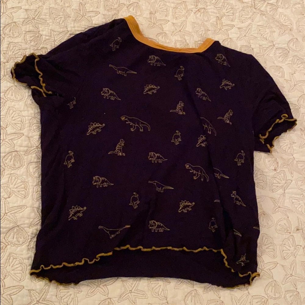 Blue cropped tee shirt